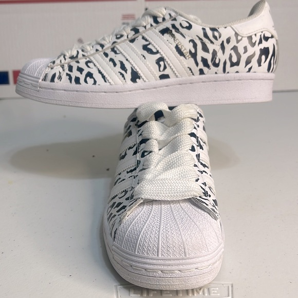 adidas shoe for women/ size 5.5 womenswear - Picture 5 of 6